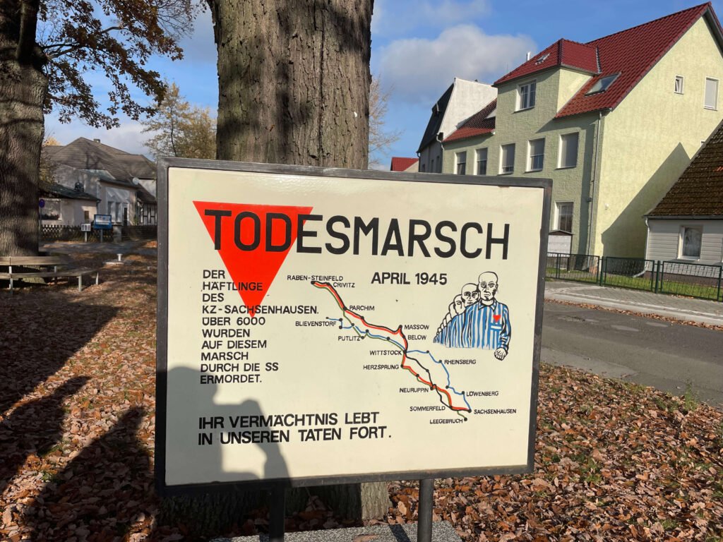 Cartel informativo desde el campo de concentración de Sachsenhausen en abril de 1945.